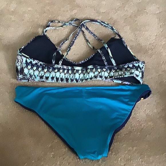 A. Clre’ hipster bikini blue NWT bottom reversible 52$ tag with multicol… - Picture 3 of 14